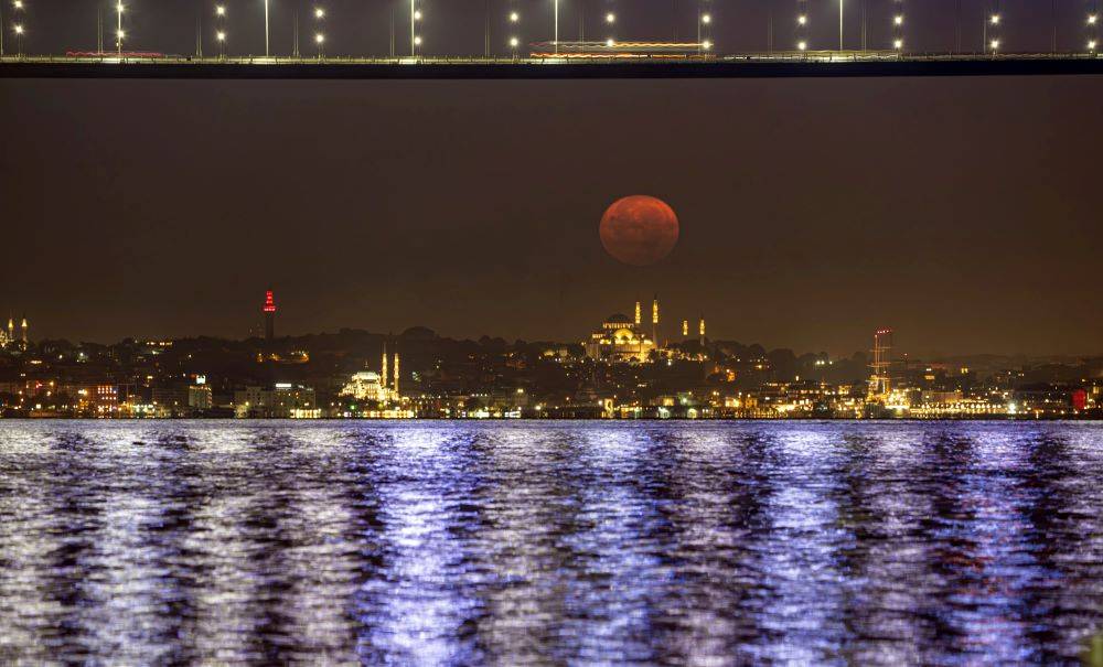 İstanbul’da Mavi Ay nefes kesti. Gökyüzünde görsel şölen yaşandı 2